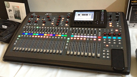 web Behringer X32 keverő.jpg